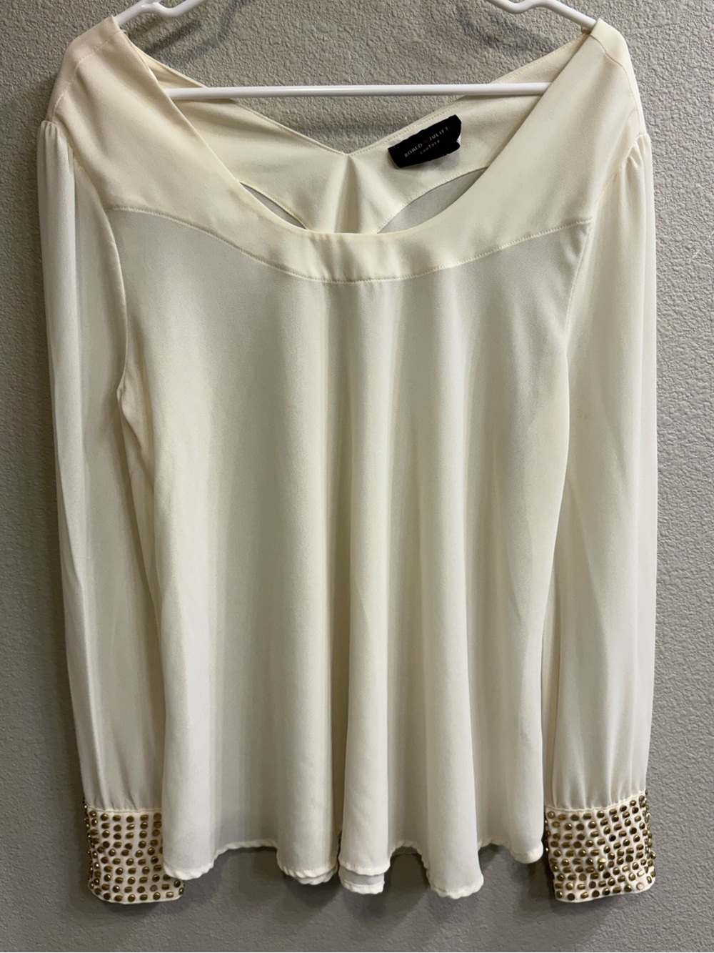 Romeo + Juliet Couture Ivory Studded Cuff Blouse Tie Back Top Size Large